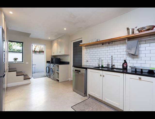 4 BEDROOM HOUSE TO LET IN CONSTANTIA